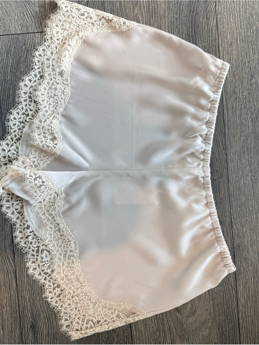 Aritzia Whimsy Satin Short - Picture 4 of 5